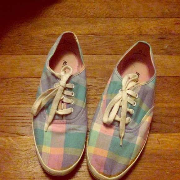 Plaid sneakers