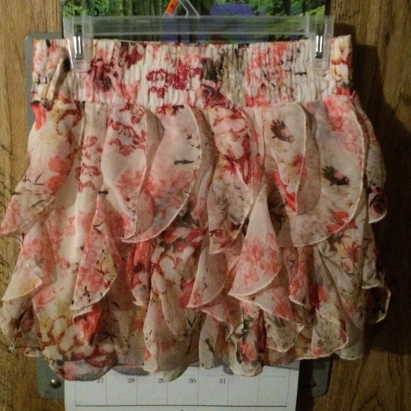 Host Pick 10/5 "feminine fashion"