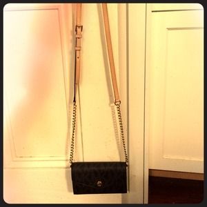 Michael kors crossbody phone case bag