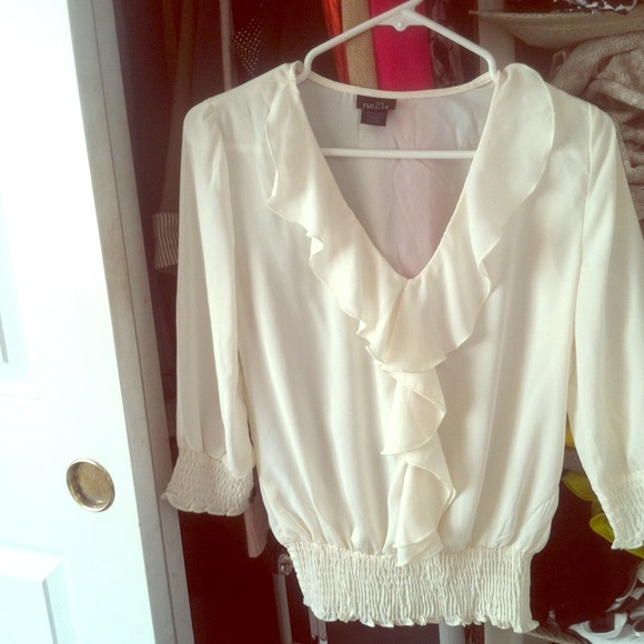 Perfect in the day or at night white top