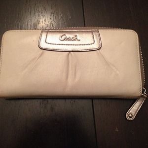 White coach wallet with gray trim
