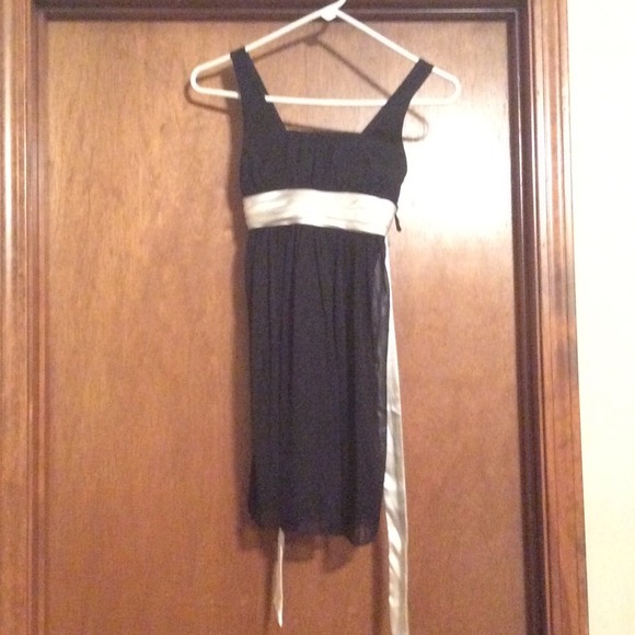 Black dress w/ white attached belt (ribbon style)
