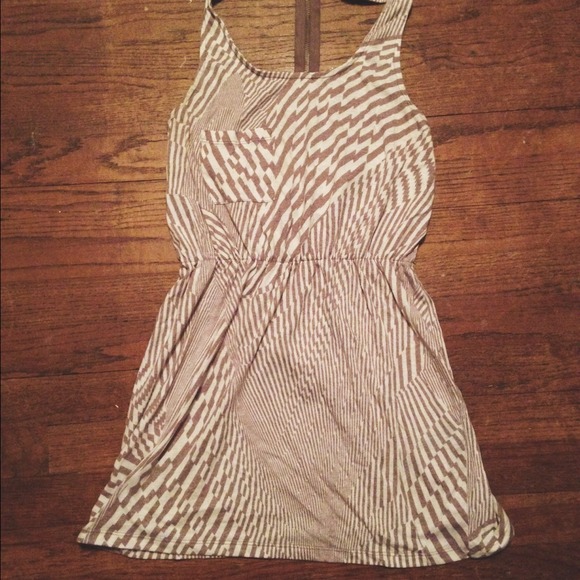 F21 Striped Razor Back tunic - Picture 2 of 3