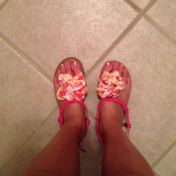 Flower flip flops - Picture 1 of 2