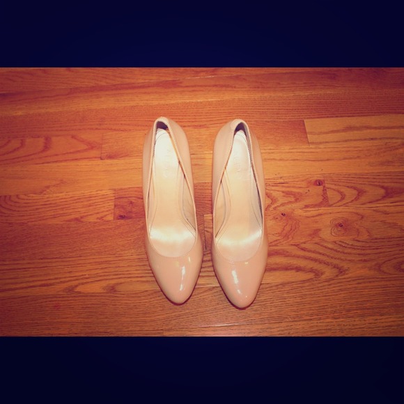 Nude Pumps