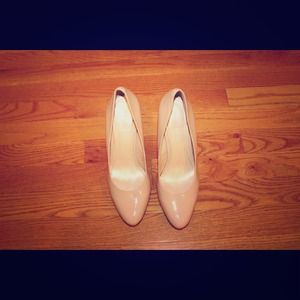 Nude Pumps
