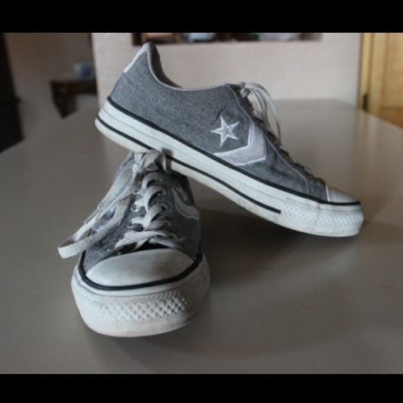 Grey converse!