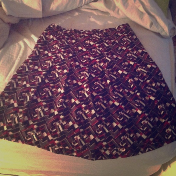 Beautiful Ann Taylor geometric patterned skirt