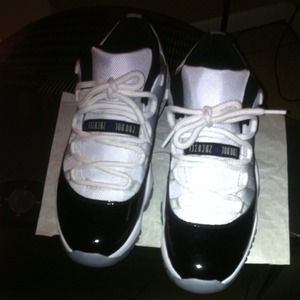 Jordan 11s concord lows