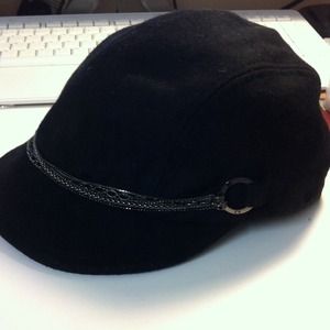 AX black chain trim riding cap