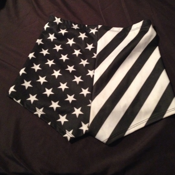 Stars and Stripes high waisted shorts - Picture 2 of 2