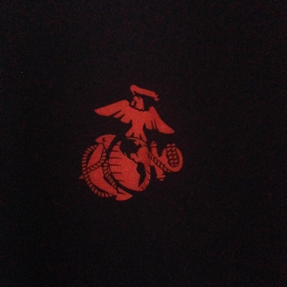 🚫🚫 BUNDLED 🚫🚫 Navy and red marines tshirt - Picture 2 of 3