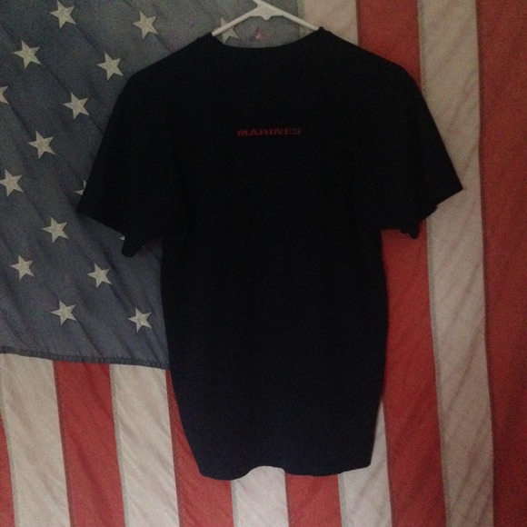 🚫🚫 BUNDLED 🚫🚫 Navy and red marines tshirt - Picture 3 of 3