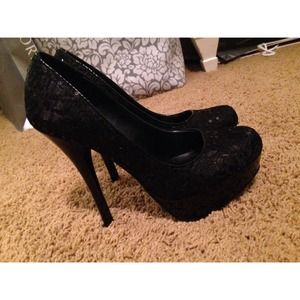 Sequin and Lace Black Pumps