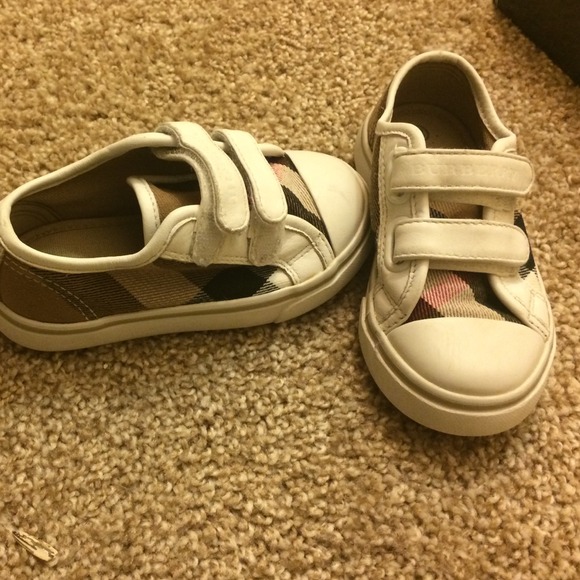 Burberry size 7 toddler shoes
