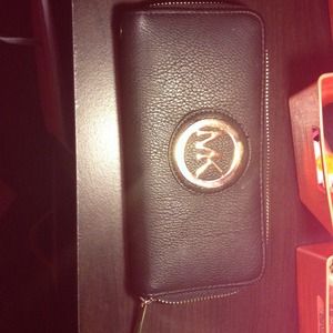 Michael kors wallet