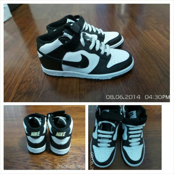 Nike Black & White 5.5 shoes