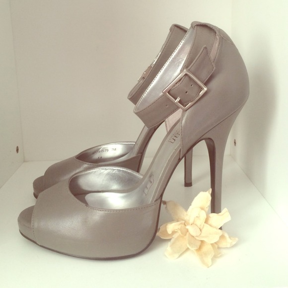 Cathy Jean Shoes - ⚡️Flash Sale⚡️💣Classy Cathy Jean High Heels💣