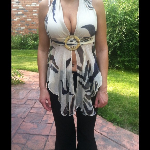 Halter top with tie in the back. 50% off today