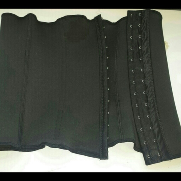 Waist cincher and buttlifter