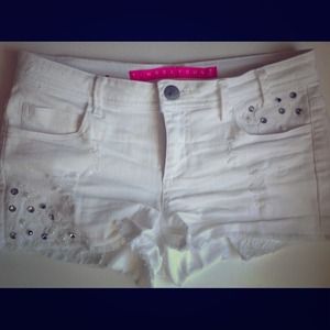 ☀White Denim Destroyed Embellished👣Jean Shorts!👣