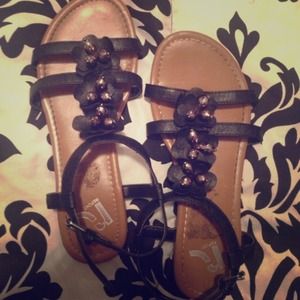 Black sandals & shirt