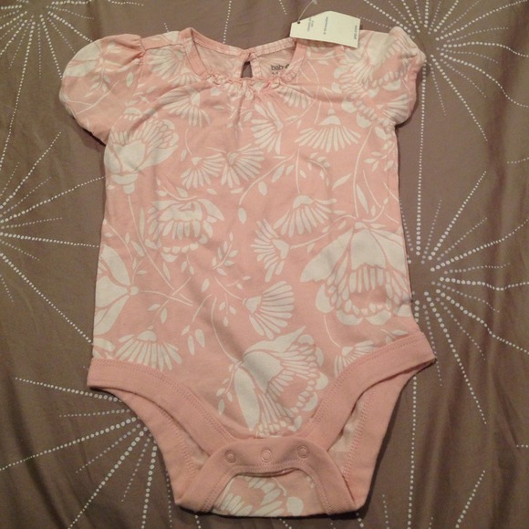 Baby Gap pink floral print bodysuit onesie BNWT