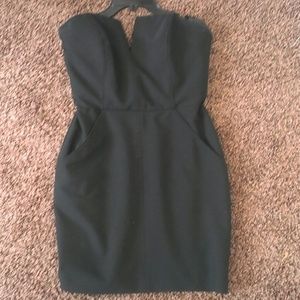 BEBE Strapless pocket dress 2 X 40$