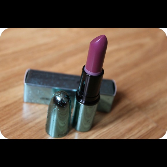 Sold!! MAC Alluring Aquatic "Goddess of the Sea"