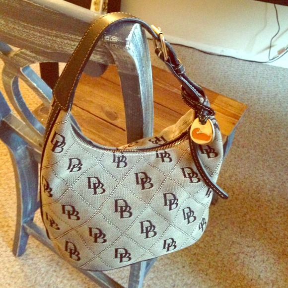 ❤️SOLD ❤️Dooney and Bourke adorable handbag!
