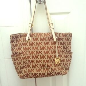 Hold for @jazzylegalaka MICHAEL Michael kors  bag!