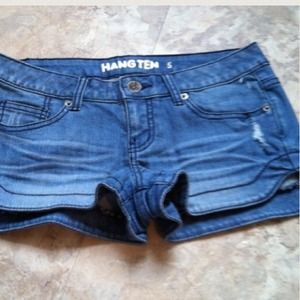 🚫sold in garage sale🚫Hang ten short