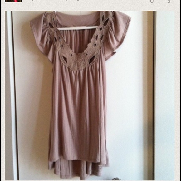 🚫sold in garage sale🚫Tan shirt