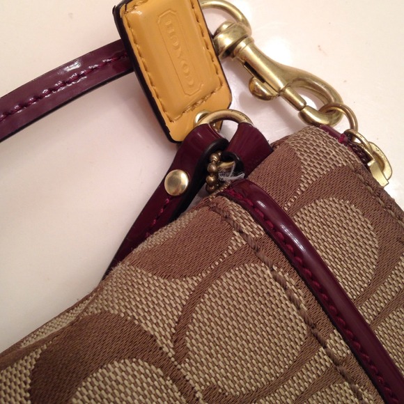 coach wristlets 3051