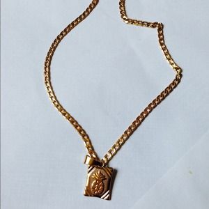 Gold tone necklace......