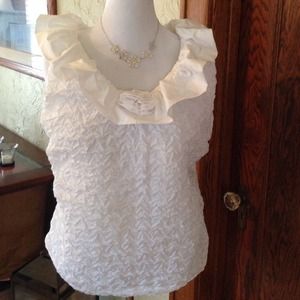 🎉HP🎉 Pin tucked blouse with flower and ruffle