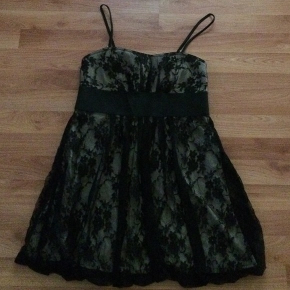 Little black lace dress💋