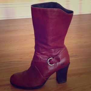 Red/brown boots