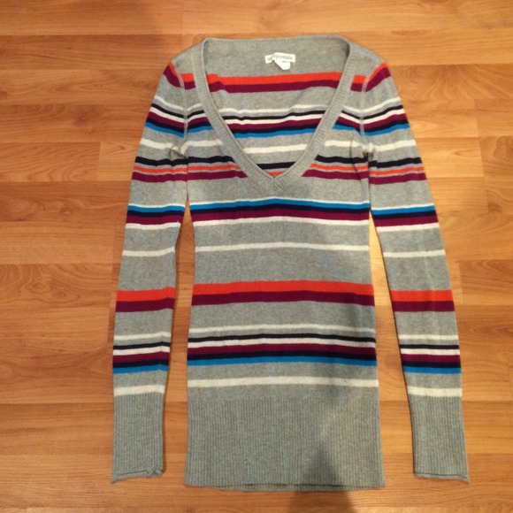 Grey striped sweater🔸🔹