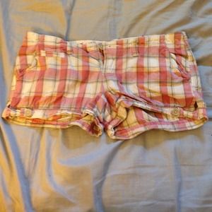 Plaid hollister shorties!