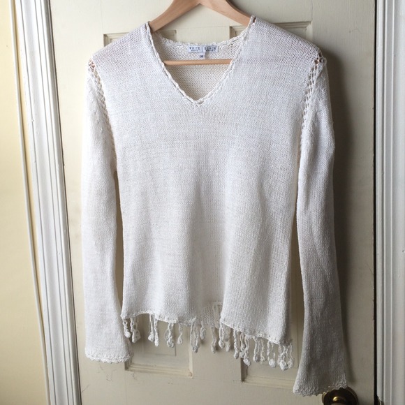 🚫SOLD ON VINTED🚫 White fringed boho pullover - Picture 1 of 3