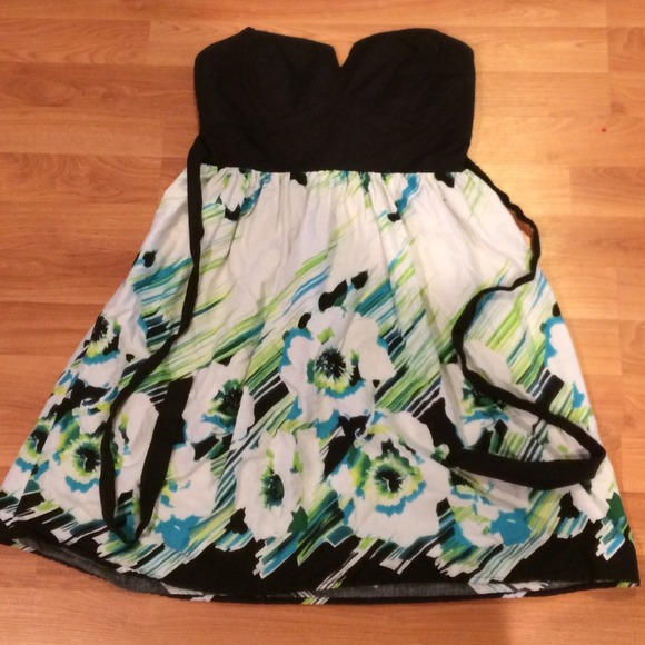 Dress with floral designs💙💚