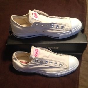 Brand New Converse Sneakers👟