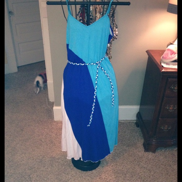 Adorable belted Maxi