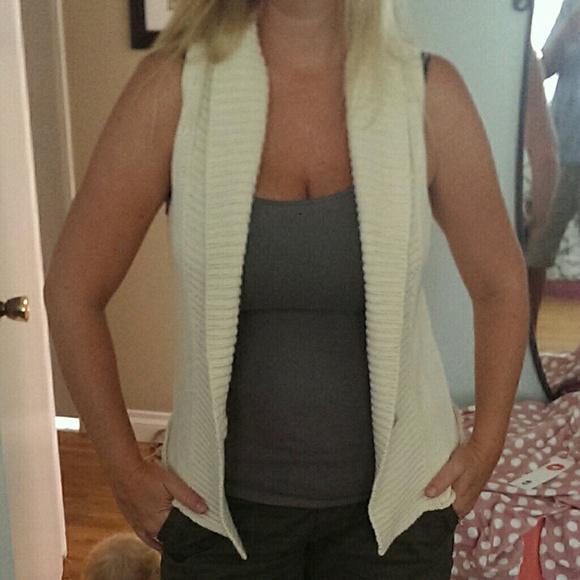 NWOT Cabi sweater vest off white color