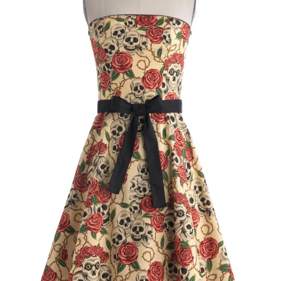 New with tags sleeveless skull and roses dress.