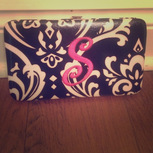 Large, patterned wallet with S monogrammed on it - Picture 1 of 4