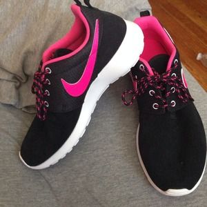 Nike roshe runs