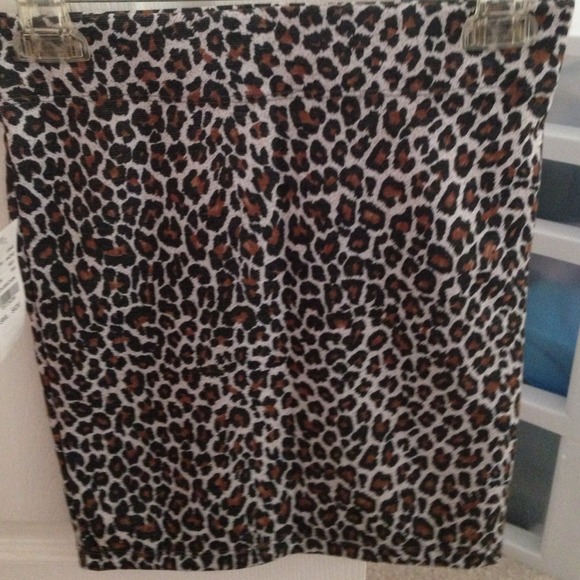 Black/brown cheetah fitted skirt