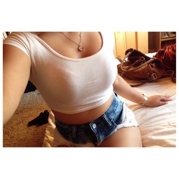 White crop top/tee